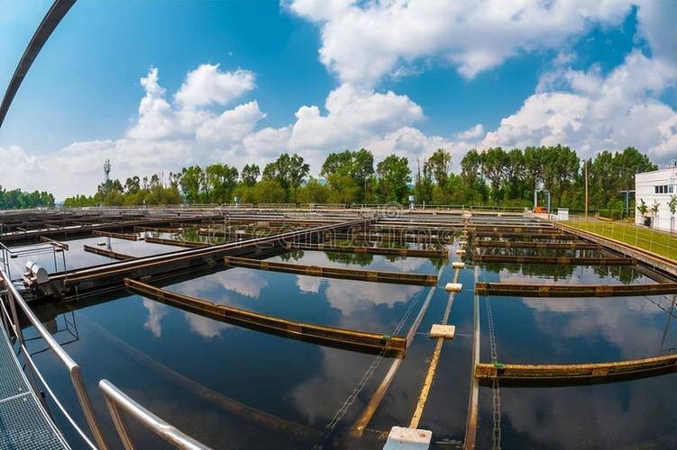 工業廢水治理設施數量和運行費用都在增長,工業用水重復利用率也在